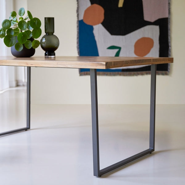 Accord - Solid acacia and metal dining table 6/8 pers