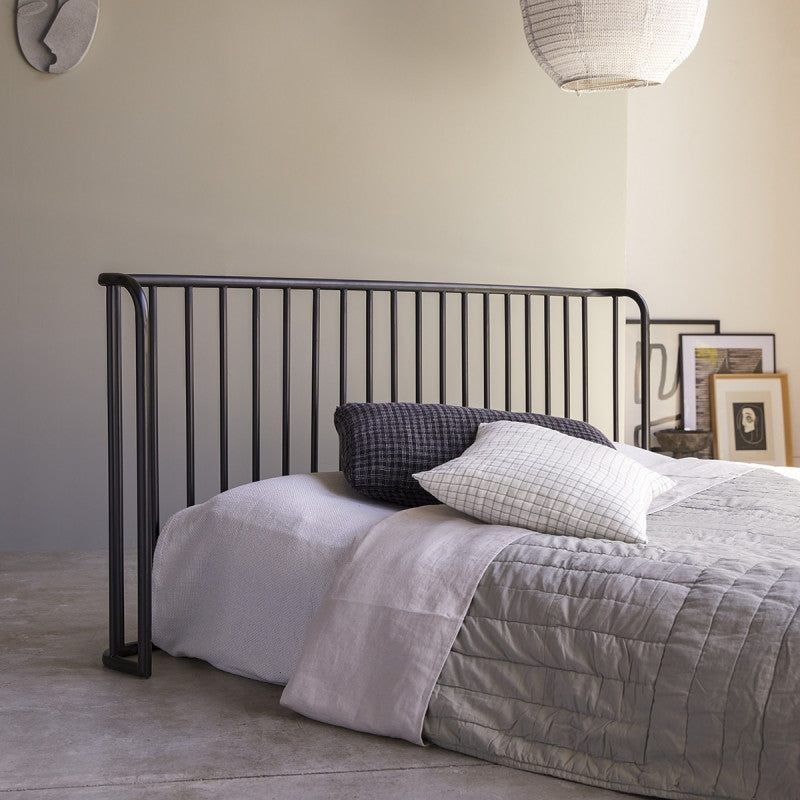 Live - Metal headboard