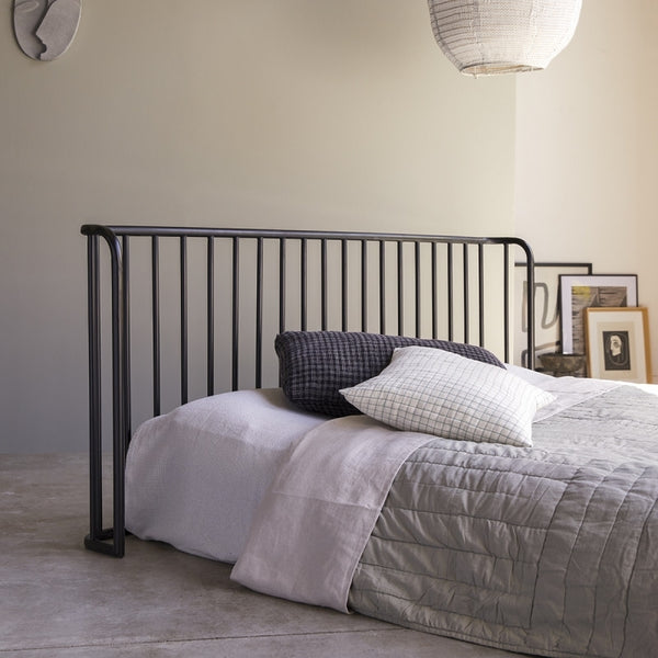Live - Metal headboard
