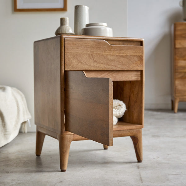 Enkel Solid mango wood bedside table in Natural Finish