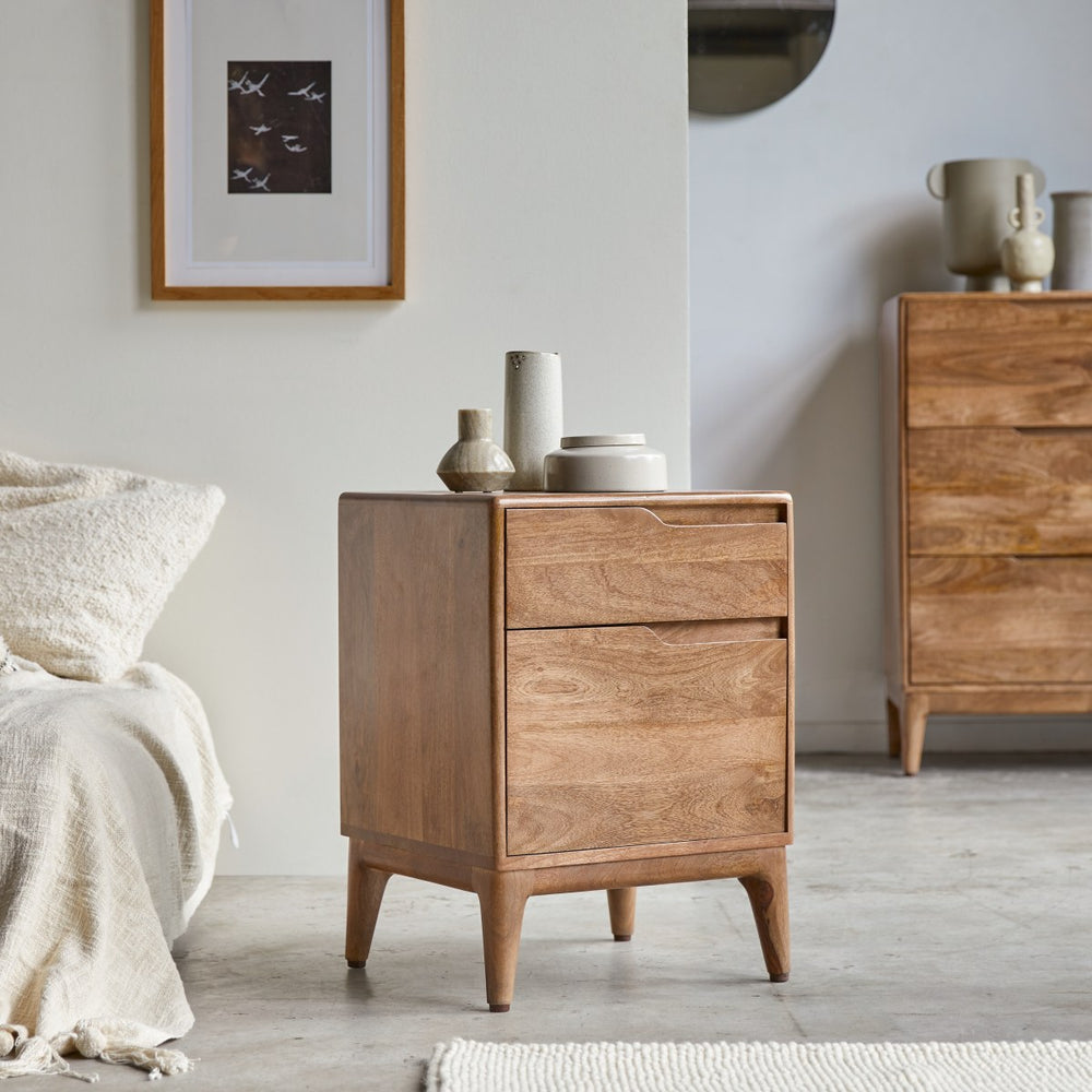 Enkel Solid mango wood bedside table in Natural Finish